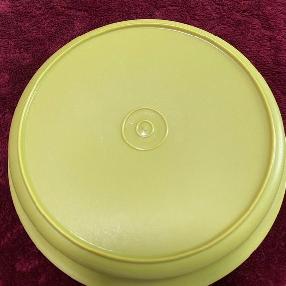 Two vintage Tupperware seal bowls
Yellow and Green - Picture 6 of 9